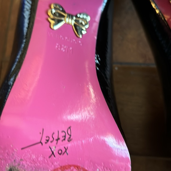 Betsey Johnson Patent Leather High Heels with Gold Accent & Bows!!! - Picture 11 of 12